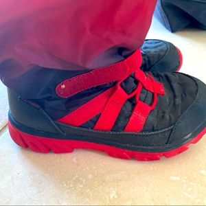 Stride Rite “snoot” (sneaker boot) boys size 11 - excellent condition